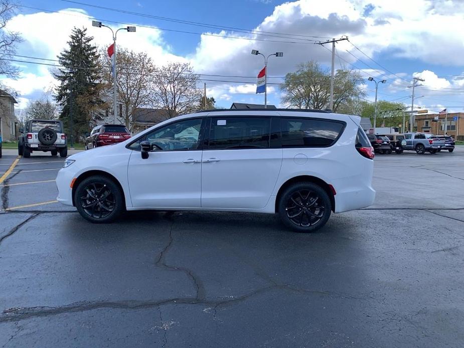 new 2024 Chrysler Pacifica car, priced at $57,932