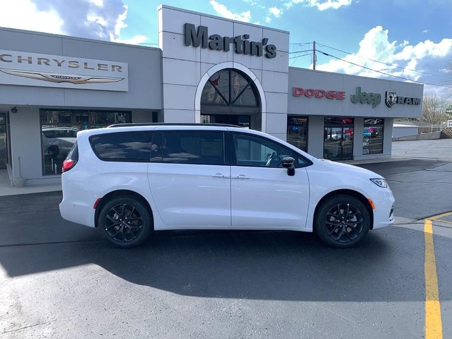 new 2024 Chrysler Pacifica car, priced at $57,932