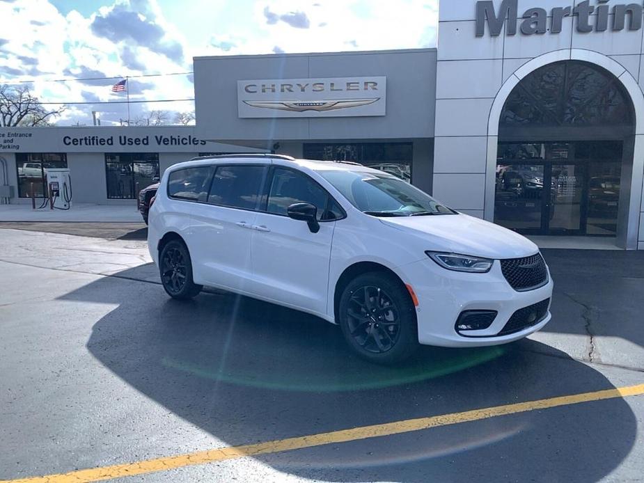 new 2024 Chrysler Pacifica car, priced at $57,932