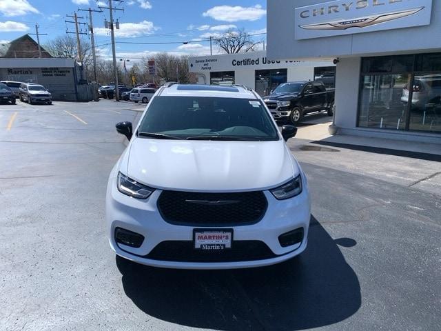 new 2024 Chrysler Pacifica car, priced at $57,932