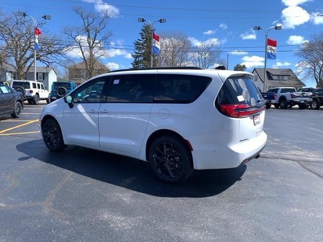 new 2024 Chrysler Pacifica car, priced at $57,932