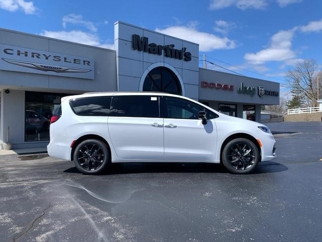 new 2024 Chrysler Pacifica car, priced at $57,932