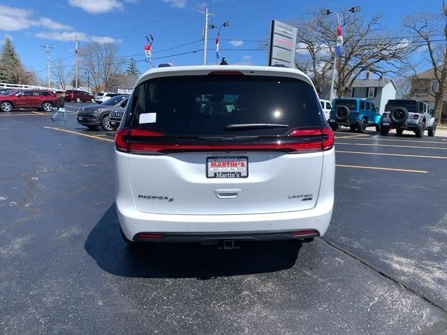 new 2024 Chrysler Pacifica car, priced at $57,932