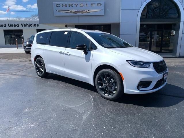 new 2024 Chrysler Pacifica car, priced at $57,932