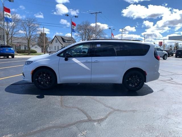 new 2024 Chrysler Pacifica car, priced at $57,932