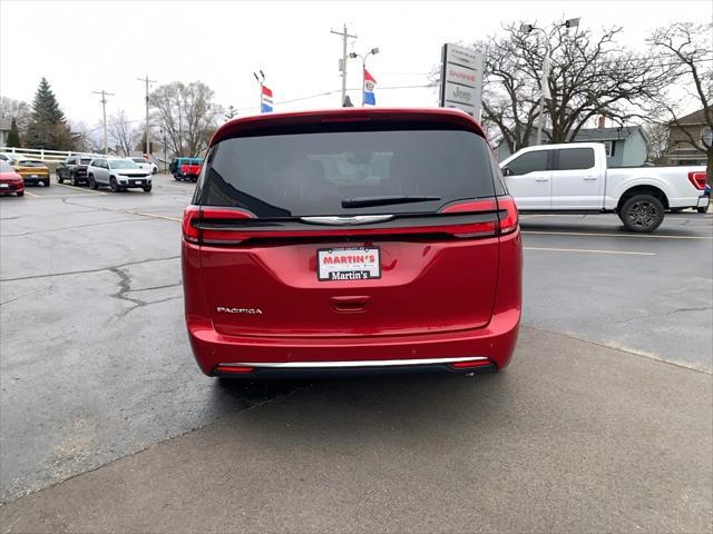 new 2025 Chrysler Pacifica car, priced at $42,381