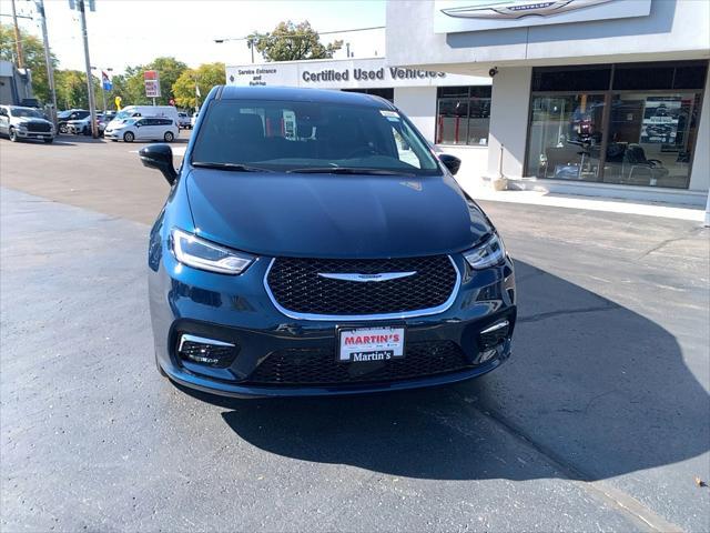 new 2025 Chrysler Pacifica car, priced at $43,772