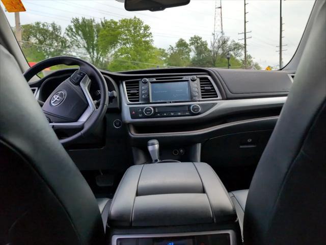 used 2014 Toyota Highlander car, priced at $14,950
