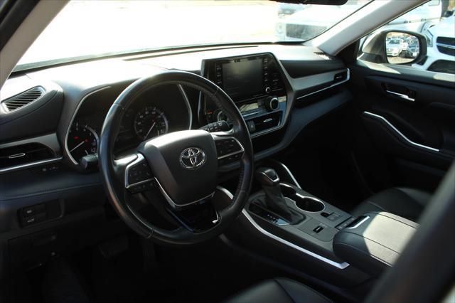 used 2020 Toyota Highlander car, priced at $26,997