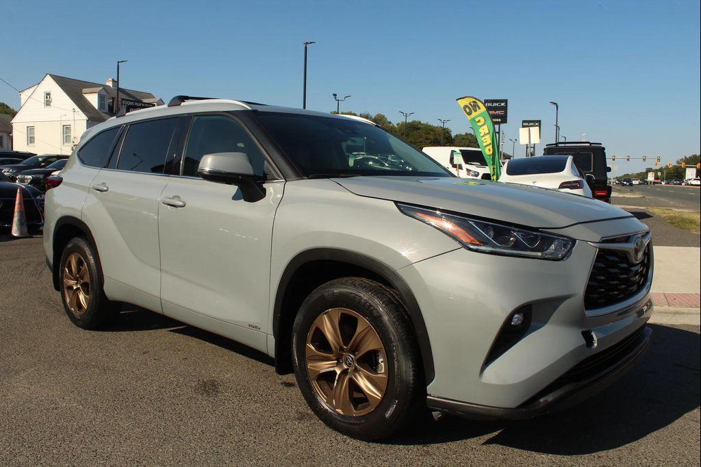used 2022 Toyota Highlander Hybrid car, priced at $33,997