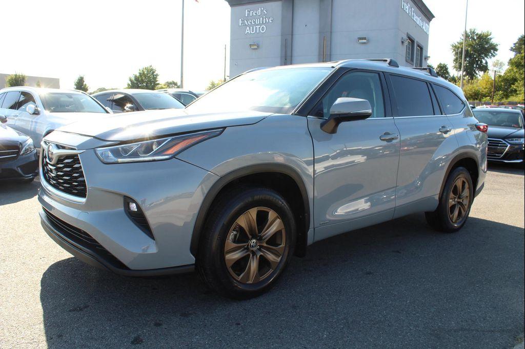 used 2022 Toyota Highlander Hybrid car, priced at $33,997