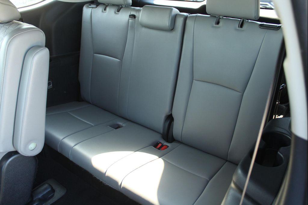 used 2022 Toyota Highlander Hybrid car, priced at $33,997