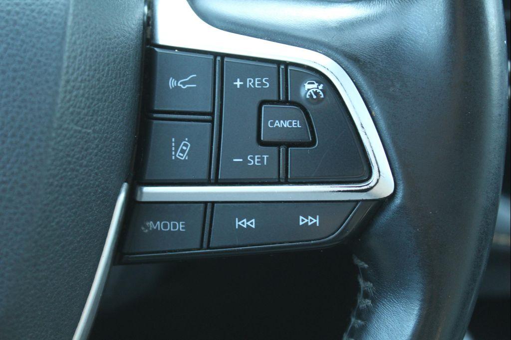 used 2022 Toyota Highlander Hybrid car, priced at $33,997