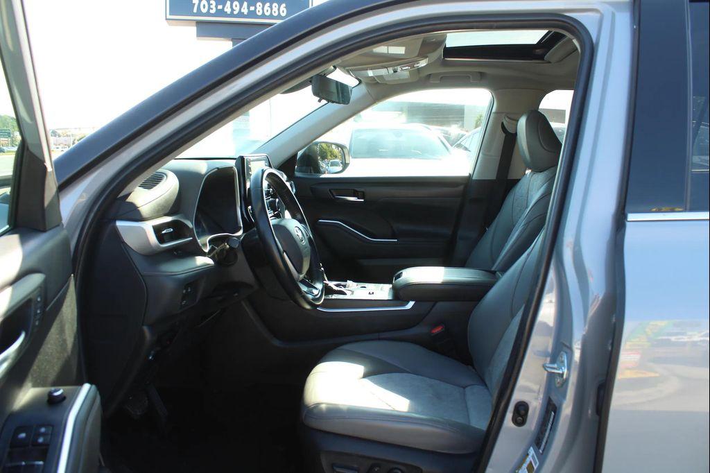 used 2022 Toyota Highlander Hybrid car, priced at $33,997