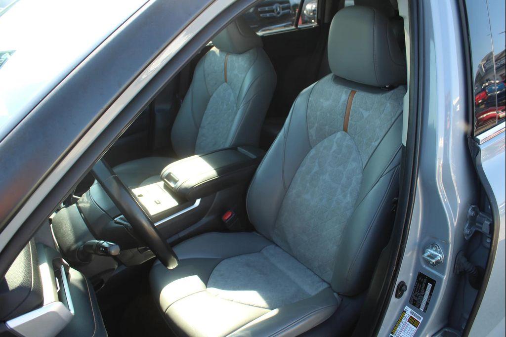used 2022 Toyota Highlander Hybrid car, priced at $33,997