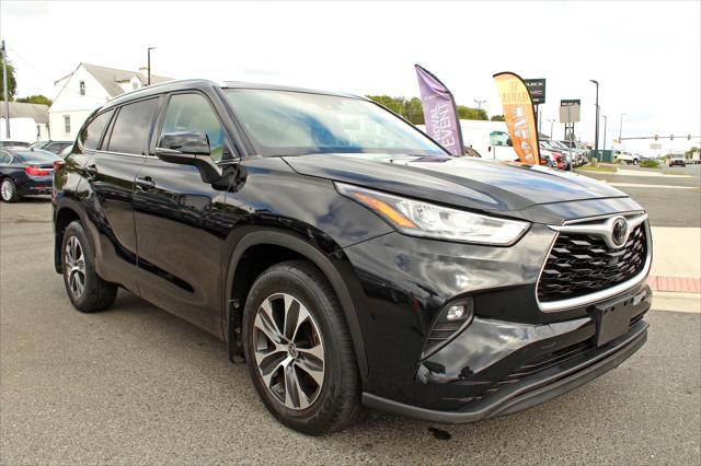 used 2020 Toyota Highlander car, priced at $28,200