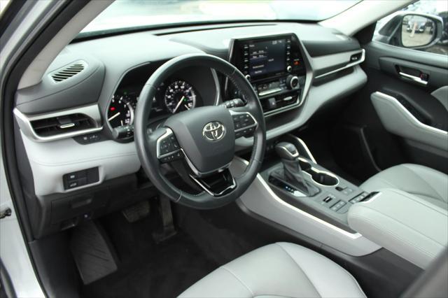 used 2021 Toyota Highlander car, priced at $30,997