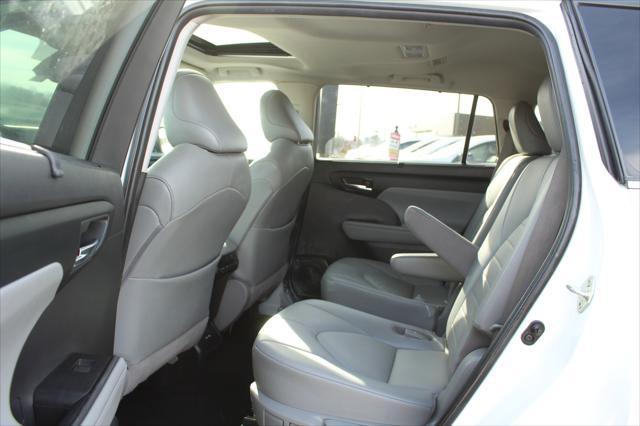 used 2020 Toyota Highlander car, priced at $26,500