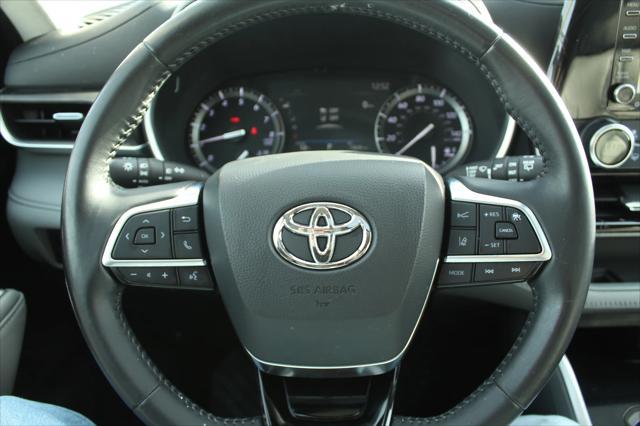 used 2020 Toyota Highlander car, priced at $26,500