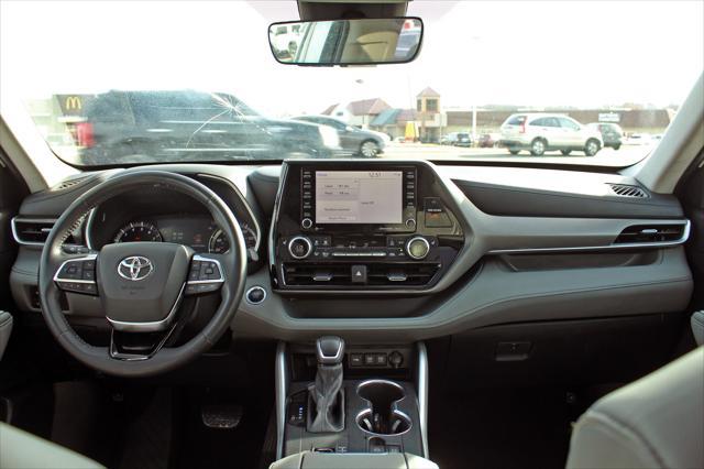 used 2020 Toyota Highlander car, priced at $26,500