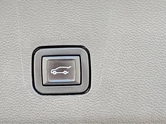 used 2021 Chevrolet Traverse car, priced at $27,486