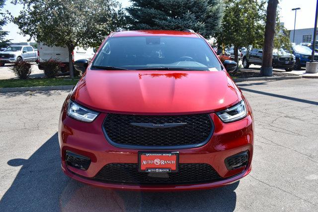 new 2024 Chrysler Pacifica car, priced at $44,619