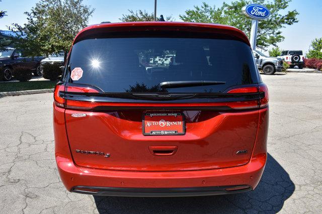 new 2024 Chrysler Pacifica car, priced at $44,619