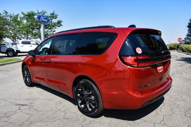 new 2024 Chrysler Pacifica car, priced at $44,619