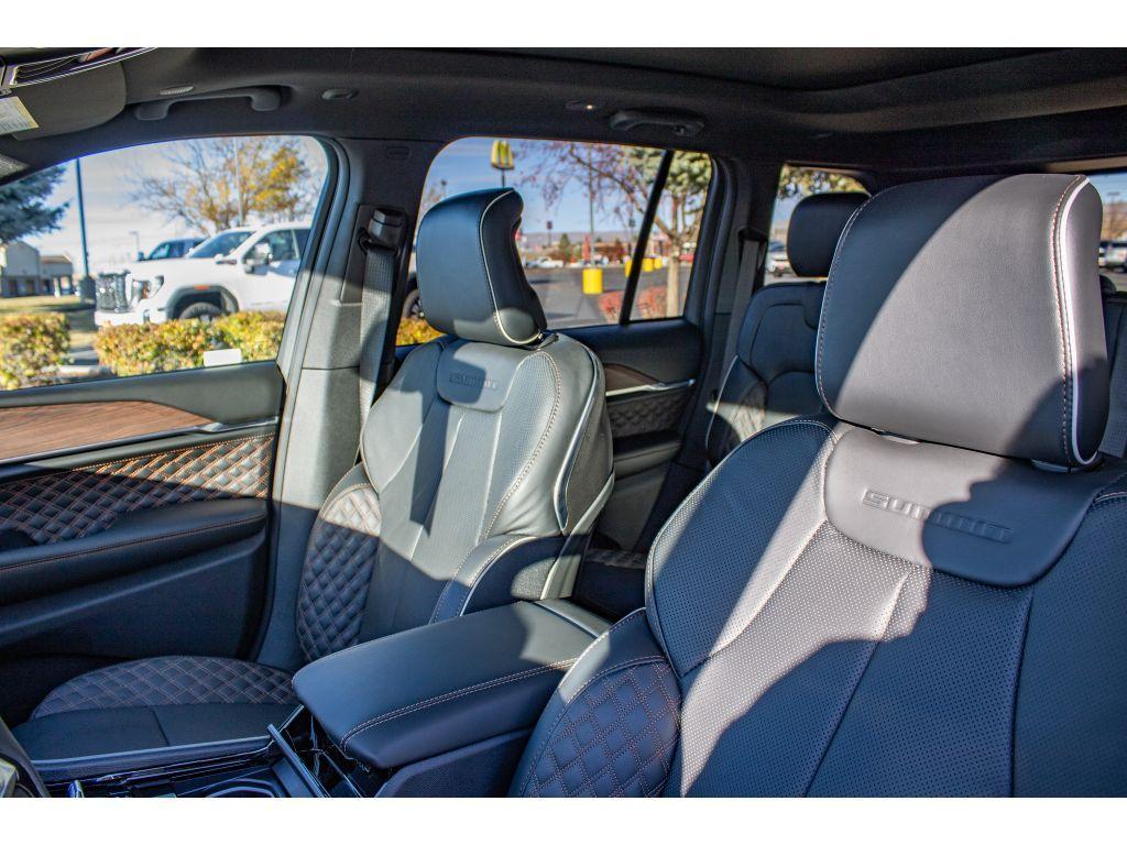 new 2025 Jeep Grand Cherokee car, priced at $57,250