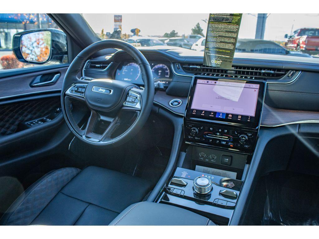 new 2025 Jeep Grand Cherokee car, priced at $57,250