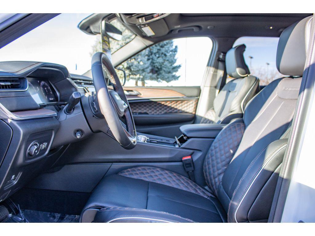 new 2025 Jeep Grand Cherokee car, priced at $57,250