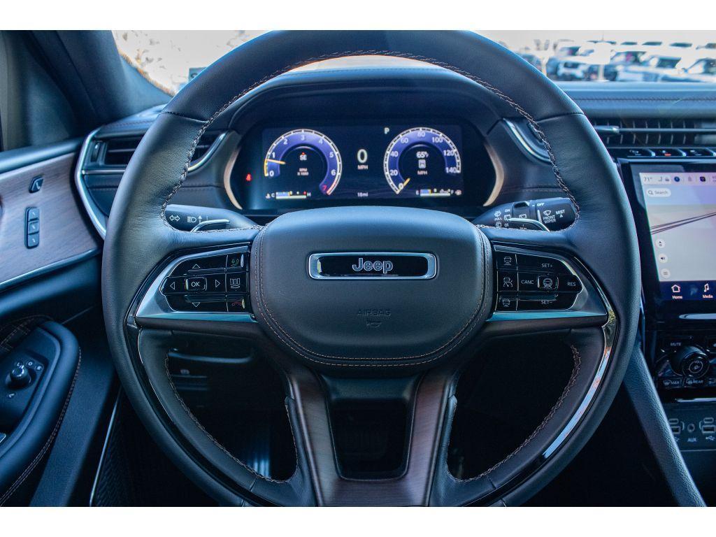 new 2025 Jeep Grand Cherokee car, priced at $57,250