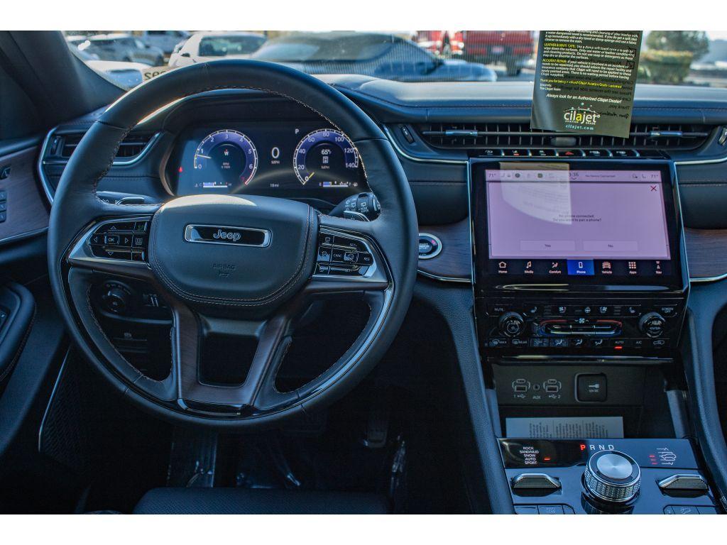 new 2025 Jeep Grand Cherokee car, priced at $57,250