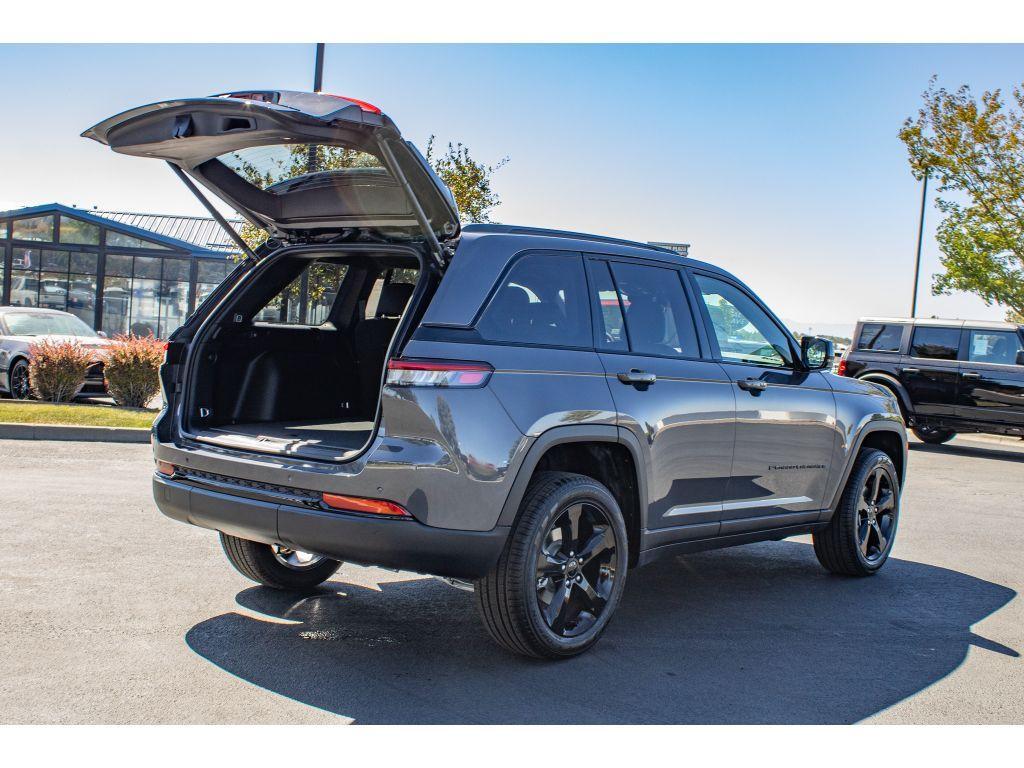 new 2025 Jeep Grand Cherokee car, priced at $42,750