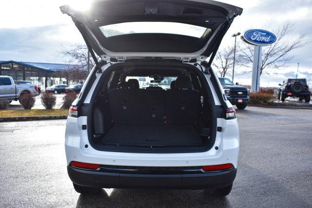 new 2025 Jeep Grand Cherokee car, priced at $48,396