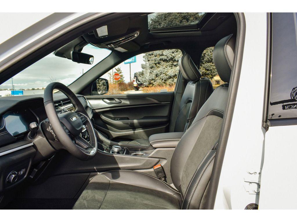 new 2025 Jeep Grand Cherokee L car, priced at $40,500
