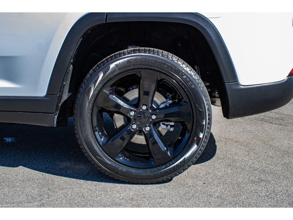 new 2025 Jeep Grand Cherokee car, priced at $43,250