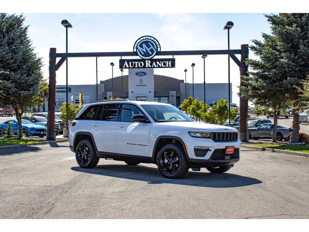 new 2025 Jeep Grand Cherokee car, priced at $43,250