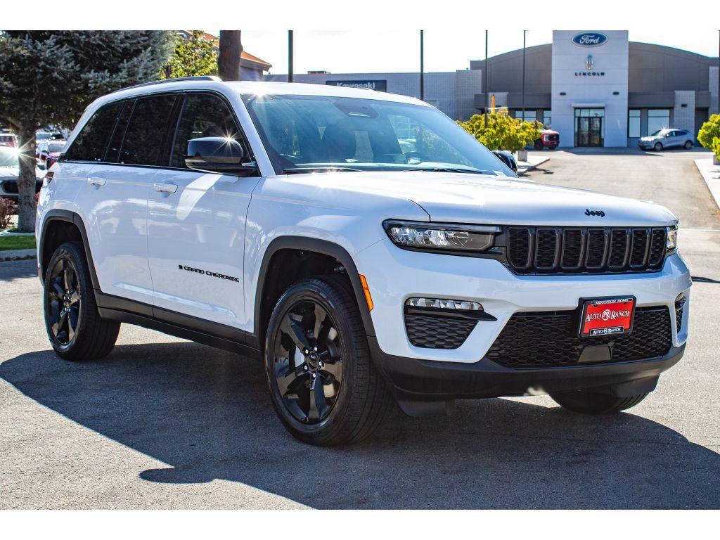new 2025 Jeep Grand Cherokee car, priced at $43,250