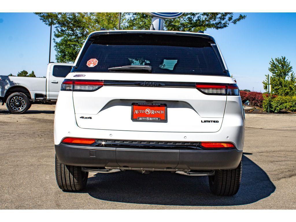new 2025 Jeep Grand Cherokee car, priced at $43,250