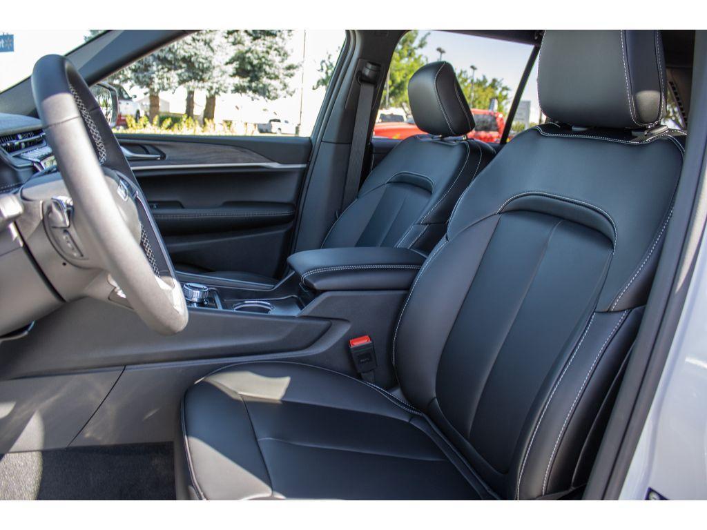 new 2025 Jeep Grand Cherokee car, priced at $43,250