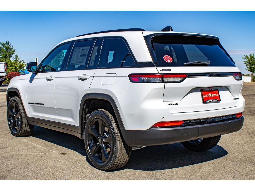new 2025 Jeep Grand Cherokee car, priced at $43,250
