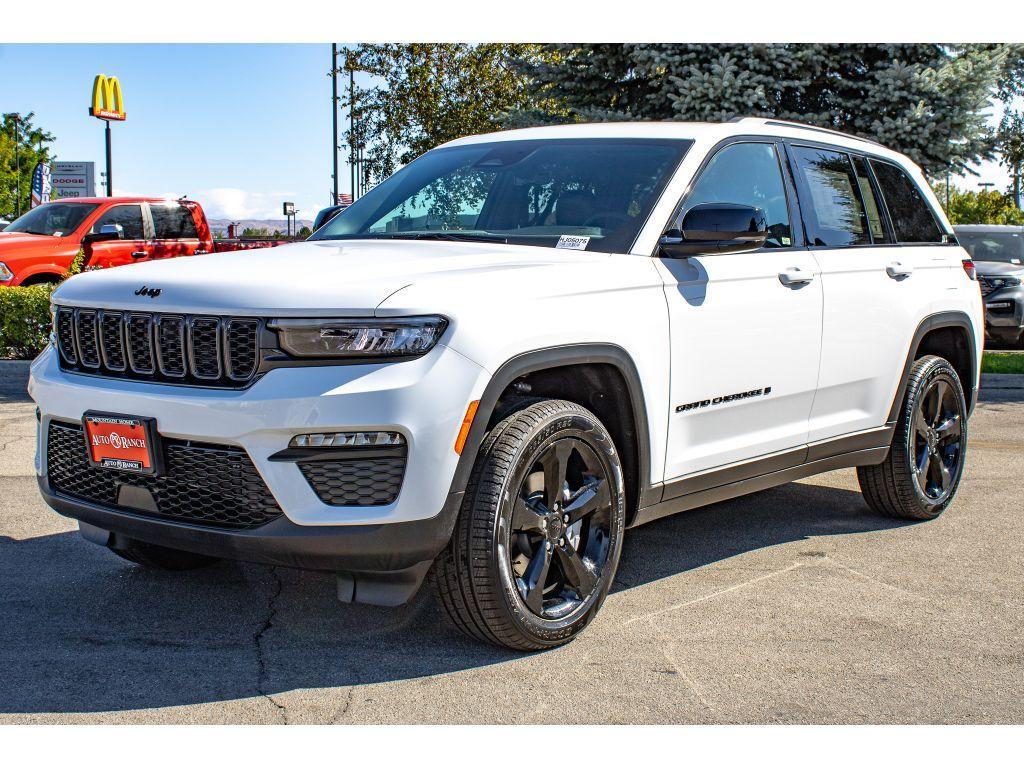 new 2025 Jeep Grand Cherokee car, priced at $43,250