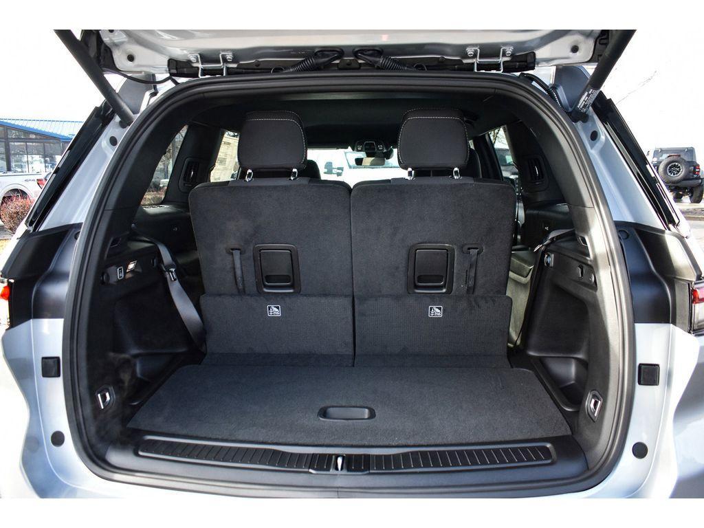 new 2025 Jeep Grand Cherokee L car, priced at $38,000