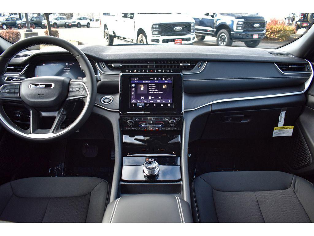 new 2025 Jeep Grand Cherokee L car, priced at $38,000