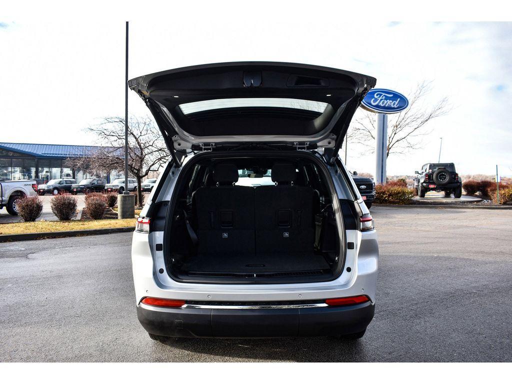 new 2025 Jeep Grand Cherokee L car, priced at $38,000