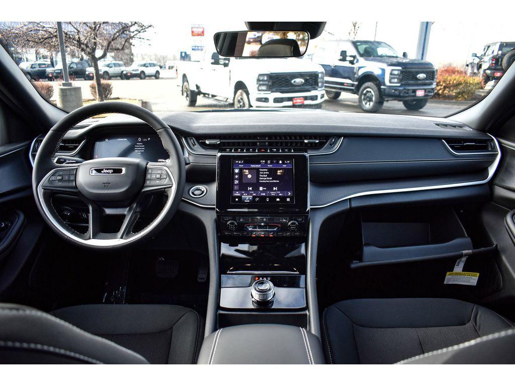 new 2025 Jeep Grand Cherokee L car, priced at $38,000