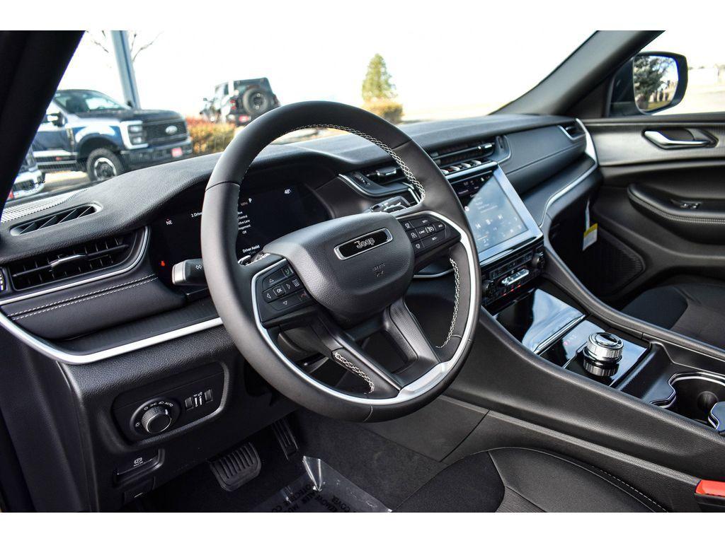 new 2025 Jeep Grand Cherokee L car, priced at $38,000