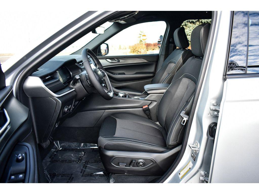 new 2025 Jeep Grand Cherokee L car, priced at $38,000
