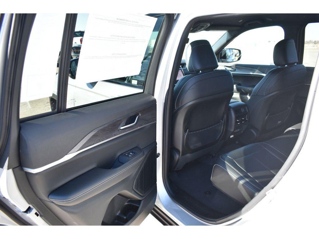 new 2025 Jeep Grand Cherokee car, priced at $45,500